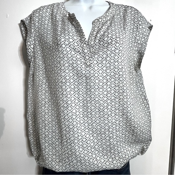 Hilary Radley Women's Black White Cap Sleeve Blouse- Size M - Picture 1 of 6